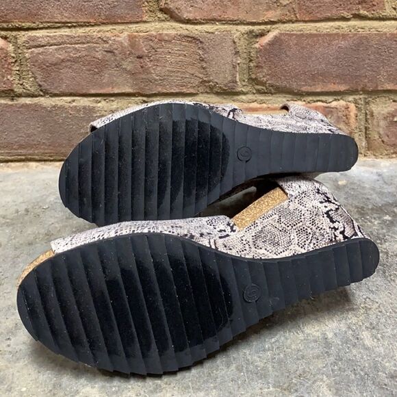 Boutique by Corkys Sunburst Brown Snakeskin Wedge - Picture 6 of 9